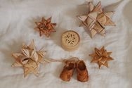 白樺の樹皮で編んだ手作りのオーナメント